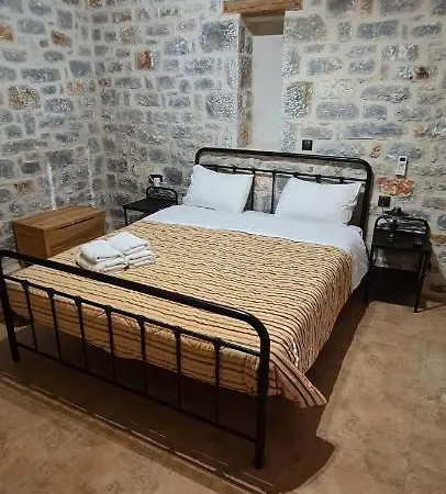 Althea Village アパートホテル