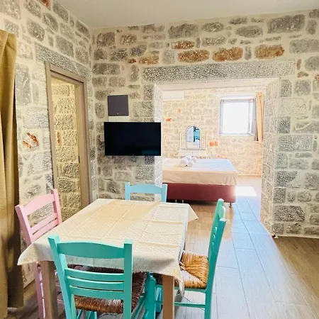 Althea Village アパートホテル