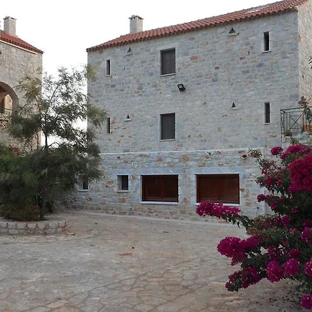 アパートホテル Althea Village 3*